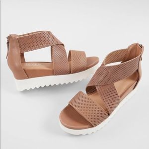 Steve Madden Natural Comfort Klein Leather Sandals